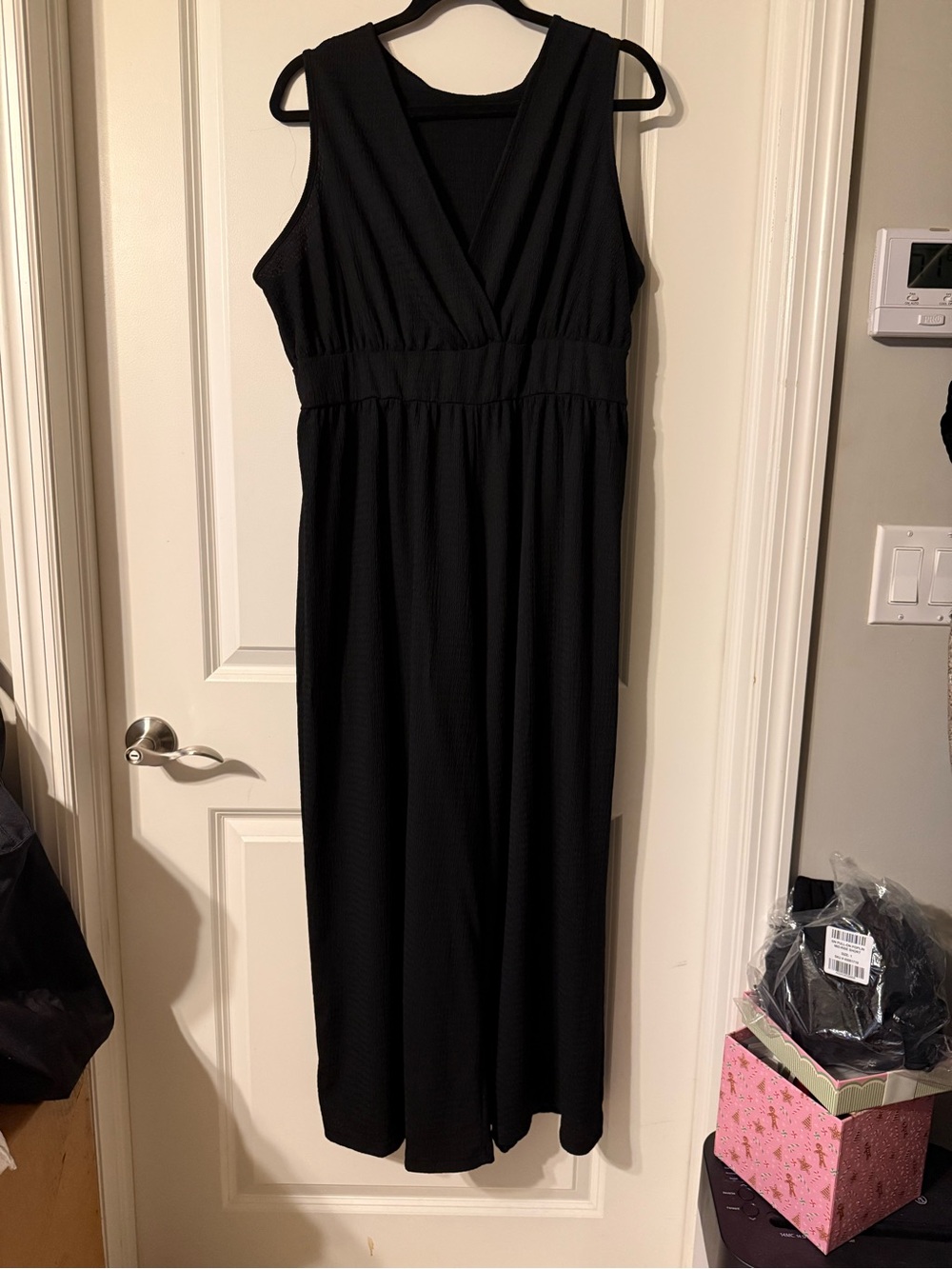 Classic Black Sleeveless V-Neck jumpsuit